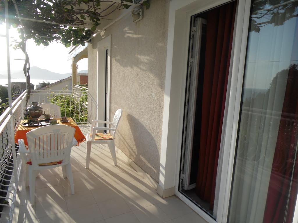 Apartments Slavica Jovanovic Sveti Stefan Ruang foto