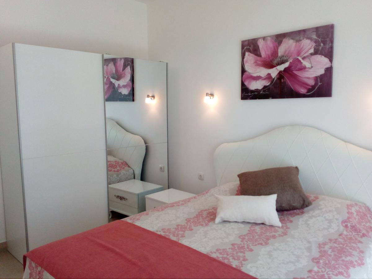 Apartments Slavica Jovanovic Sveti Stefan Bagian luar foto