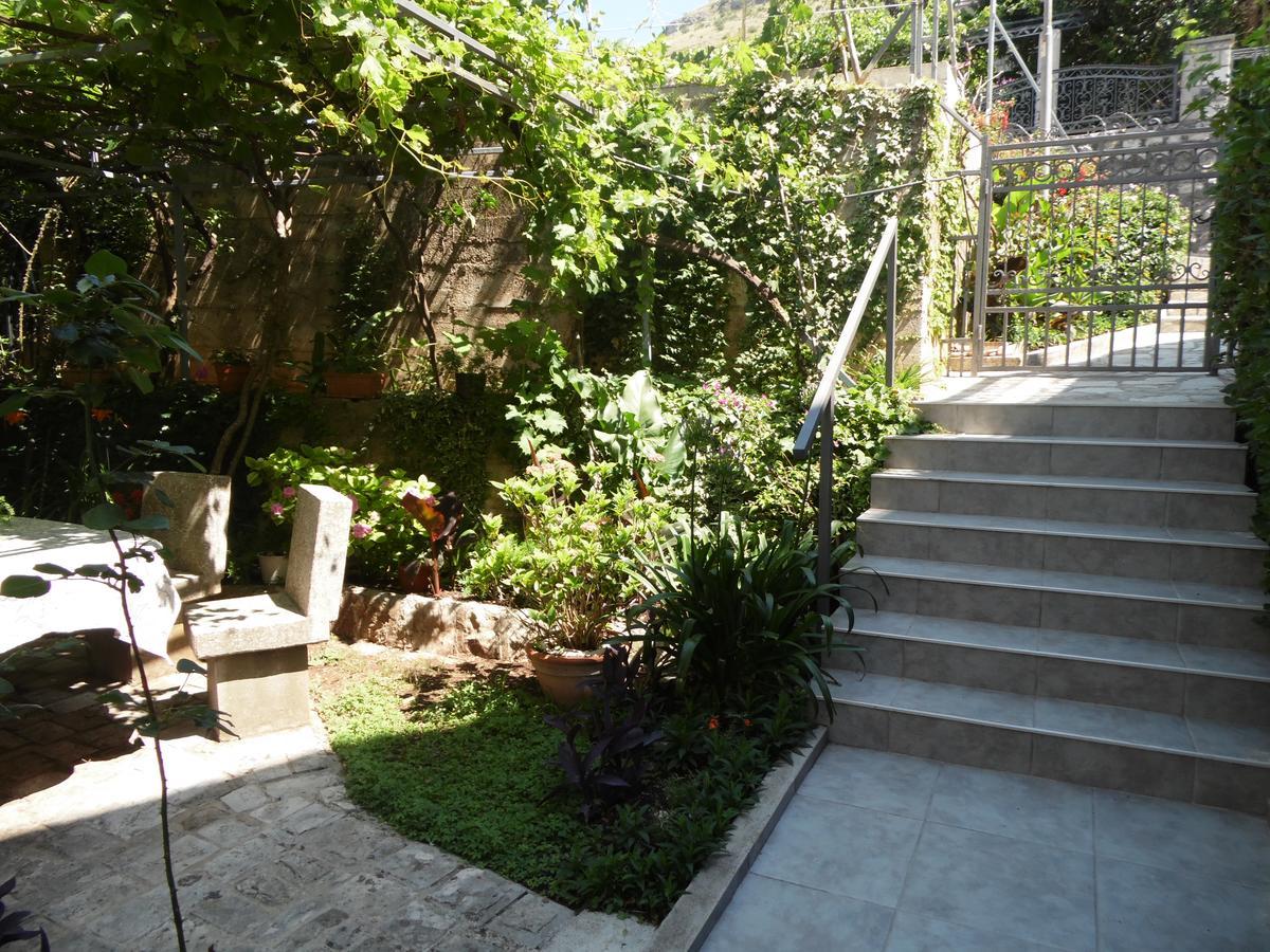 Apartments Slavica Jovanovic Sveti Stefan Bagian luar foto